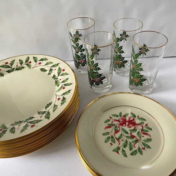 Gold Trim Holly and Berries 5.5" Glass Tumbler 12oz Holiday Drinkware Set of 4 - Picture 11 of 11